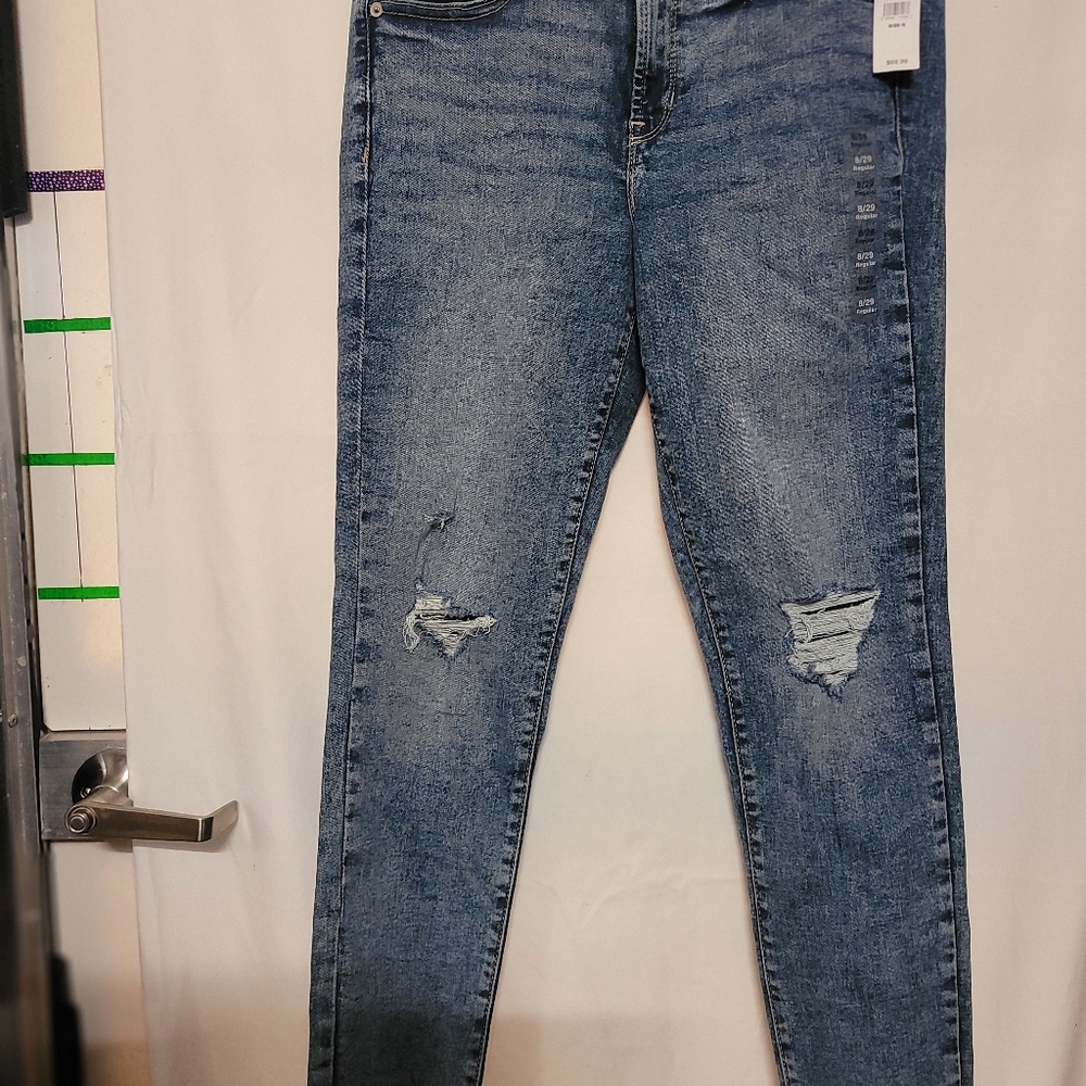 NWT Gap Universal Skiny Classic Blue Distressed Women Jeans